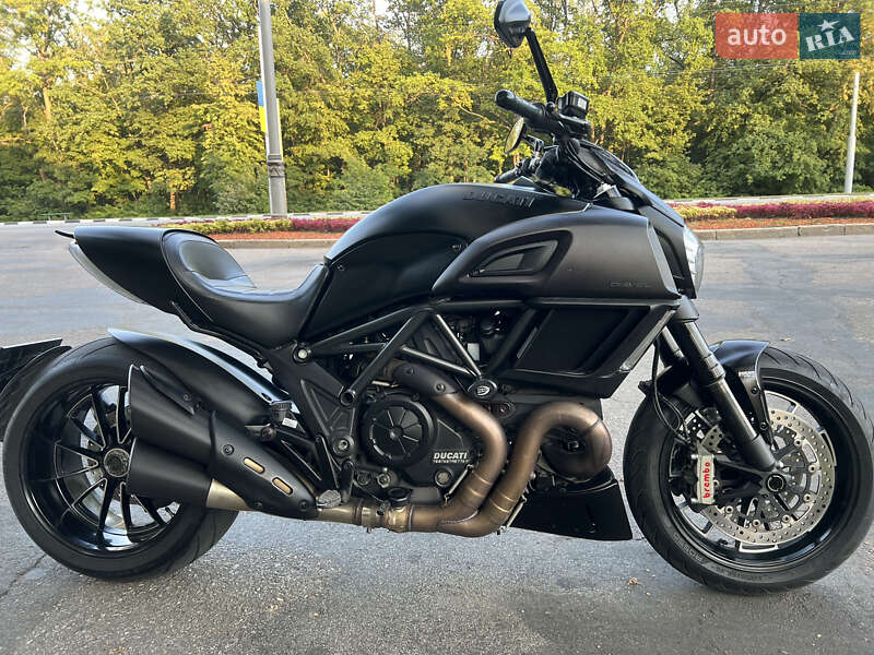 Мотоцикл Круизер Ducati Diavel 1200 Carbon