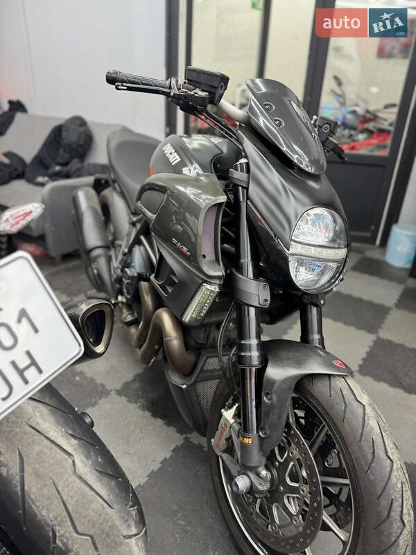 Мотоцикл Круізер Ducati Diavel 1200 Carbon