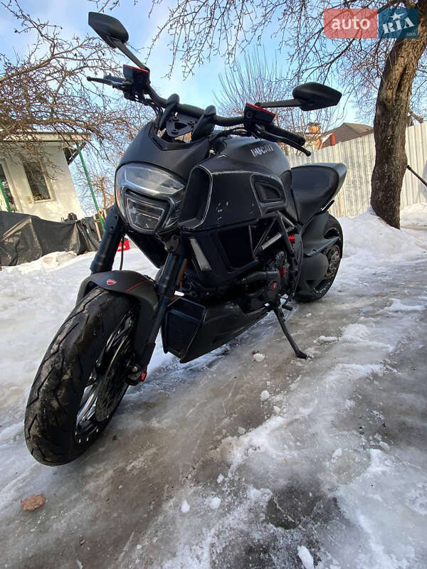 Мотоцикл Багатоцільовий (All-round) Ducati Diavel 1200 Carbon