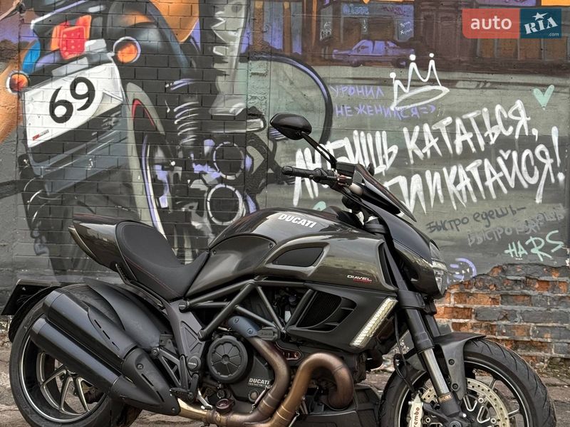Мотоцикл Круізер Ducati Diavel 1200 Carbon