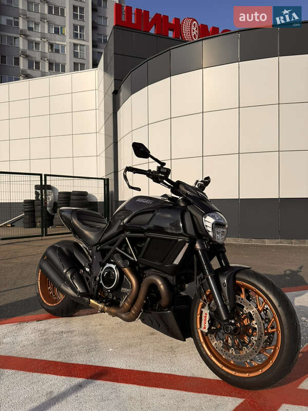 Мотоцикл Багатоцільовий (All-round) Ducati Diavel 1200