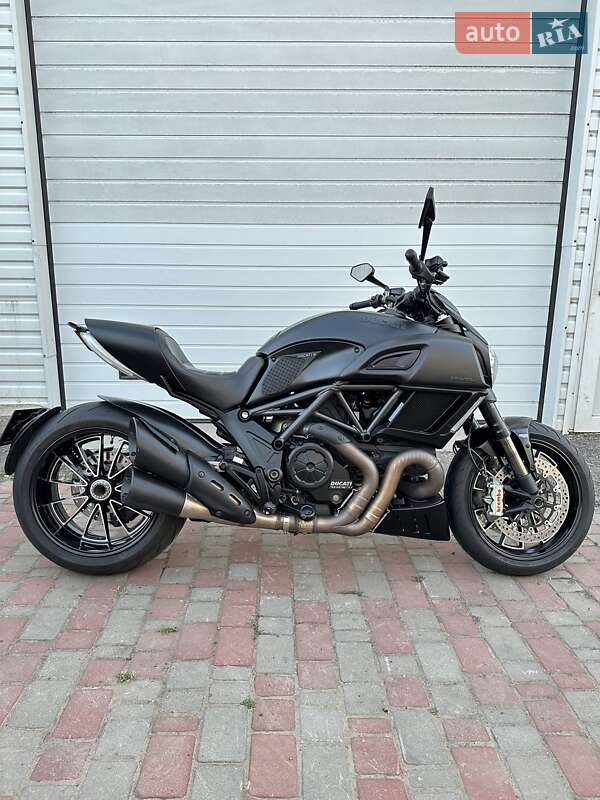 Спортбайк Ducati Diavel 1200