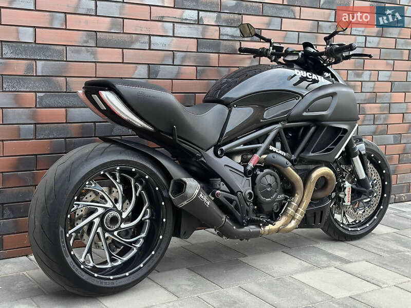 Мото Ducati Diavel 1200