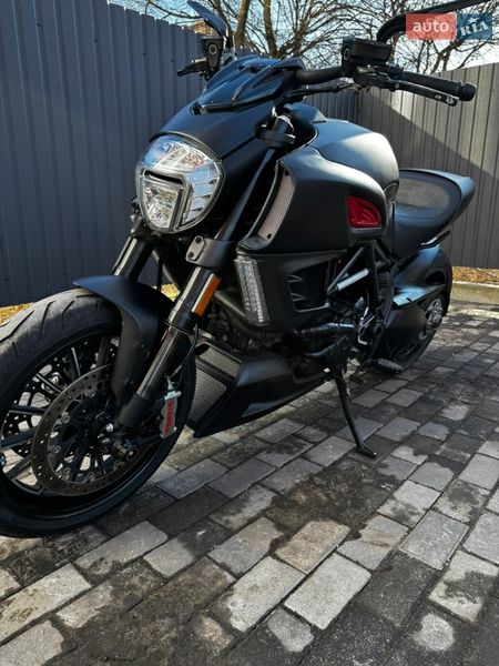 Мотоцикл Спорт-туризм Ducati Diavel 1200