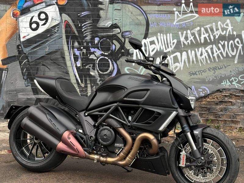Мотоцикл Круизер Ducati Diavel 1200