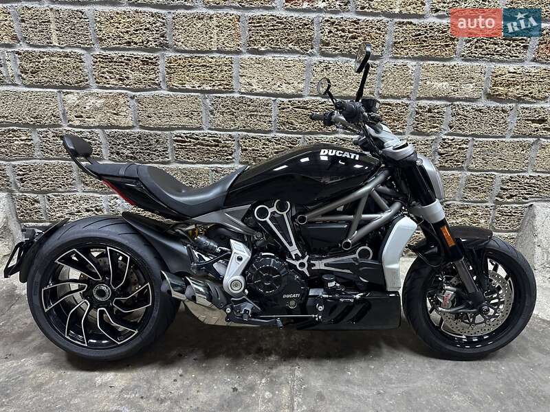 Мотоцикл Без обтікачів (Naked bike) Ducati Diavel 1260S
