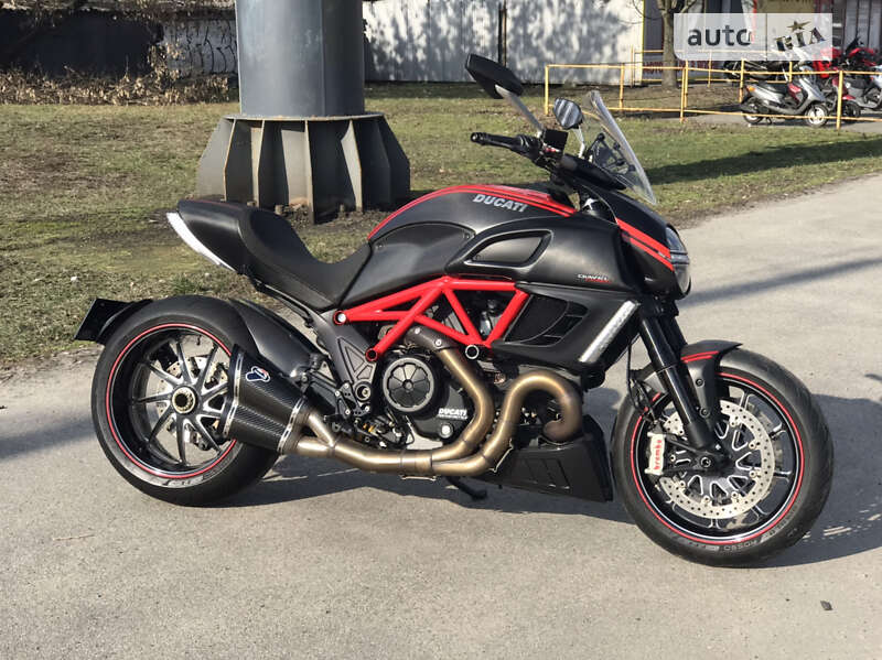 Мотоцикл Круізер Ducati Diavel Carbon