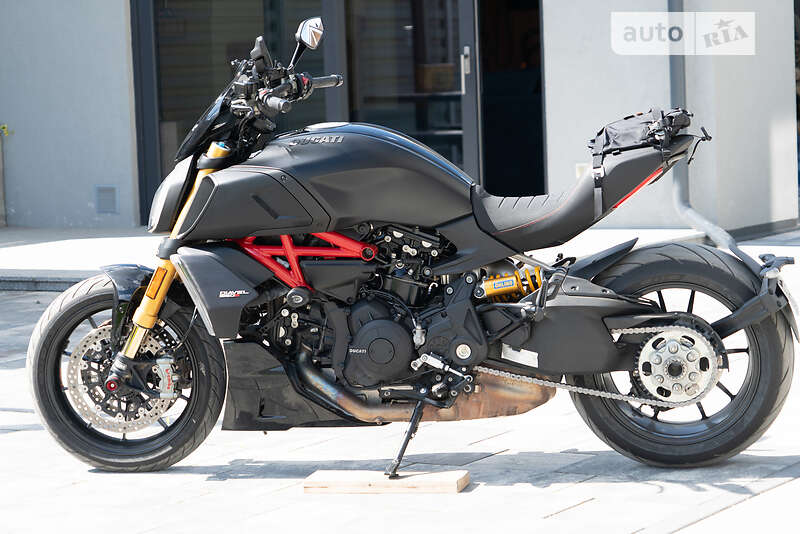 Мотоцикл Без обтекателей (Naked bike) Ducati Diavel