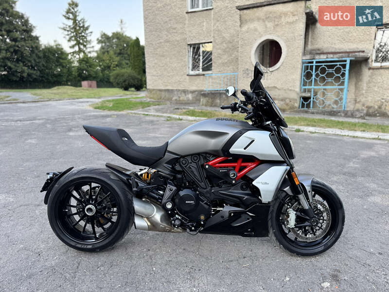 Мотоцикл Без обтекателей (Naked bike) Ducati Diavel
