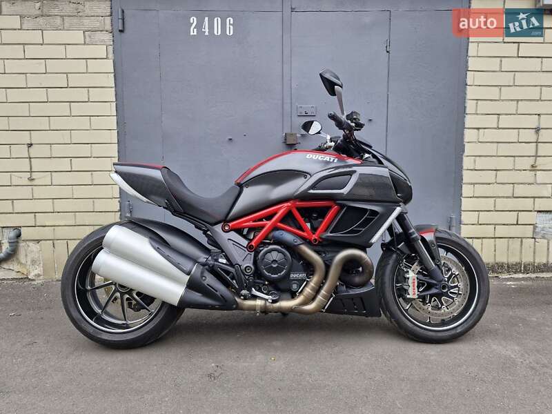 Мотоцикл Без обтекателей (Naked bike) Ducati Diavel