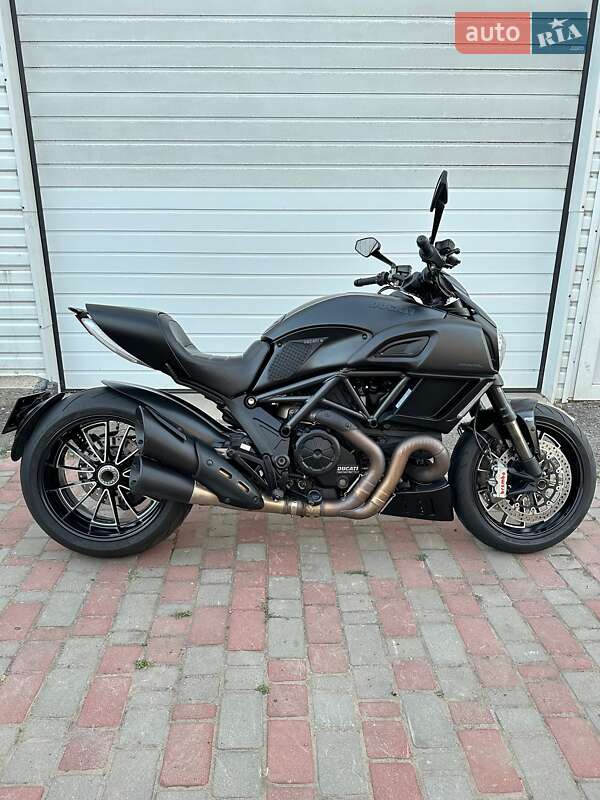 Спортбайк Ducati Diavel