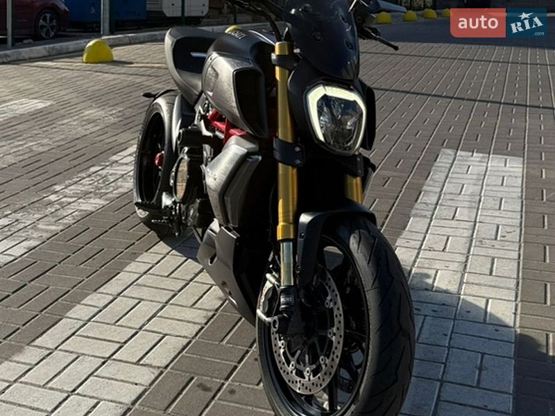 Мотоцикл Без обтекателей (Naked bike) Ducati Diavel