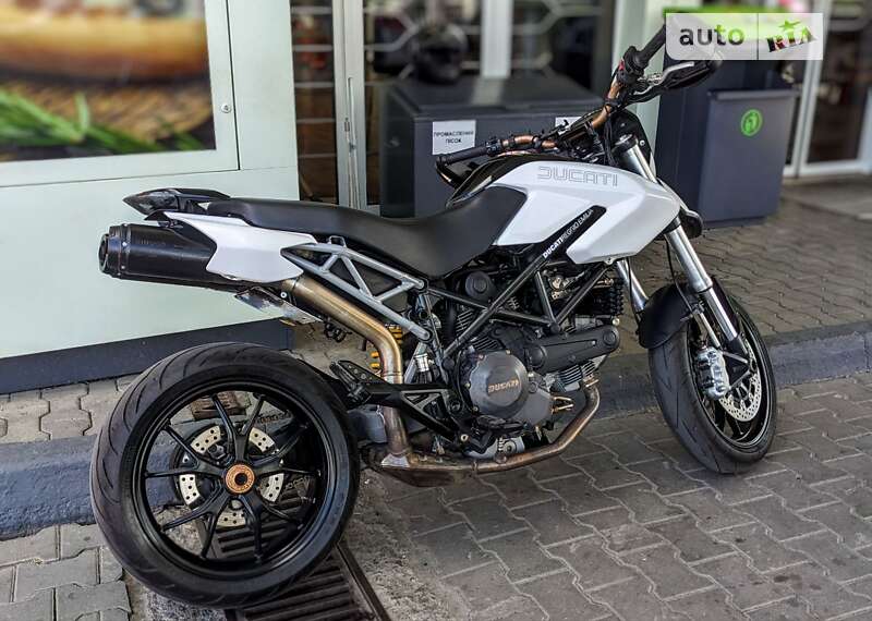 Мото Ducati Hypermotard 796