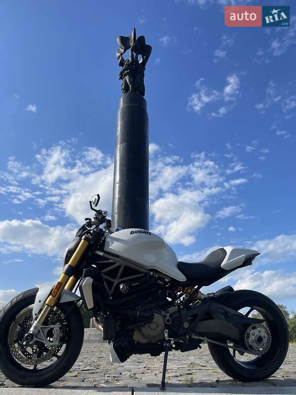 Ducati Monster 1200