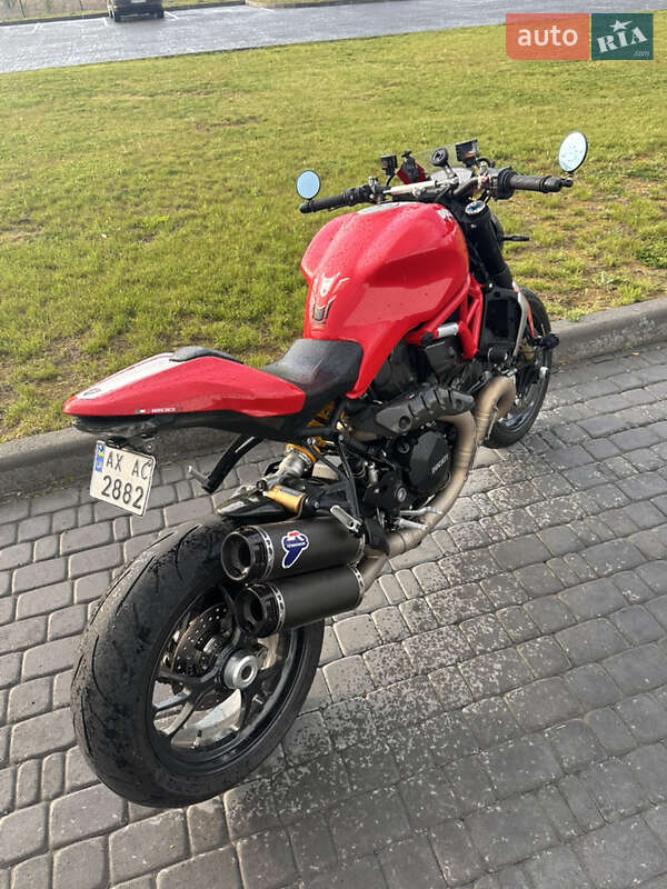 Мото Ducati Monster 1200