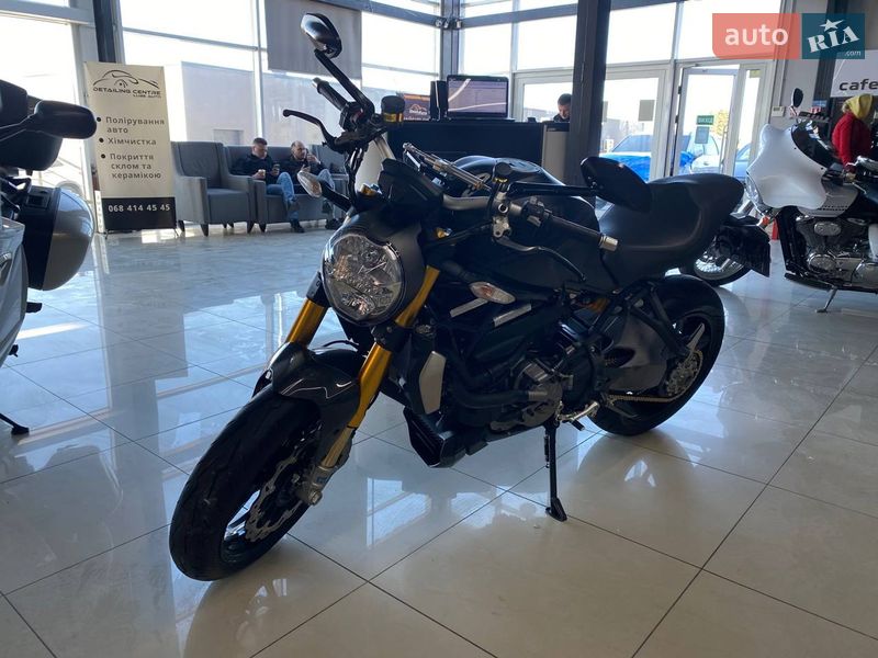 Мото Ducati Monster 1200