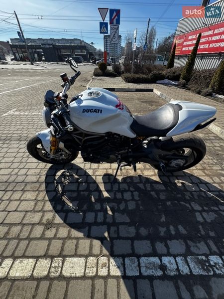 Мотоцикл Спорт-туризм Ducati Monster 1200
