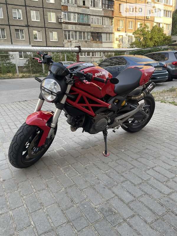 Мотоцикл Без обтекателей (Naked bike) Ducati Monster 696