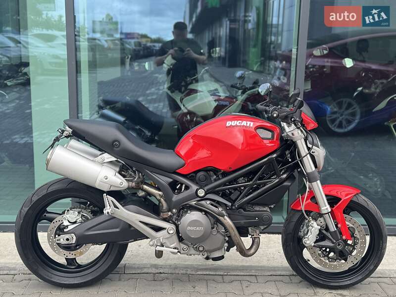 Мотоцикл Без обтікачів (Naked bike) Ducati Monster 696