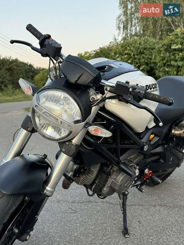 Мотоцикл Без обтекателей (Naked bike) Ducati Monster 696