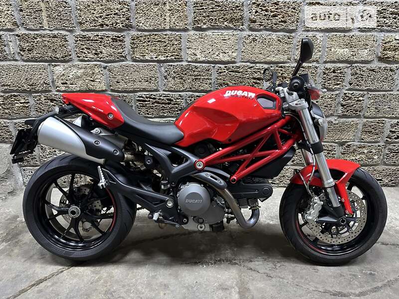 Мотоцикл Без обтекателей (Naked bike) Ducati Monster 796