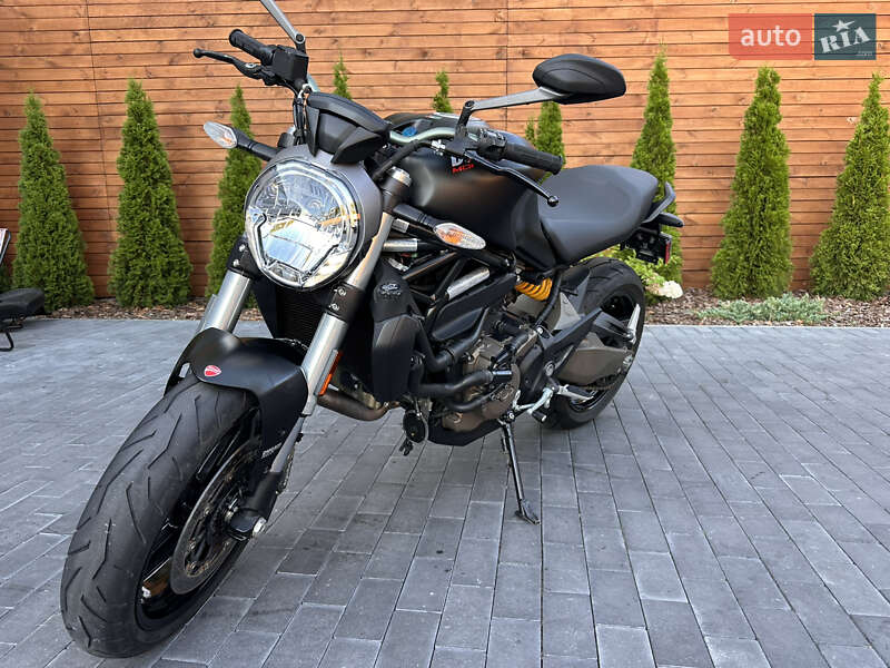 Спортбайк Ducati Monster 821