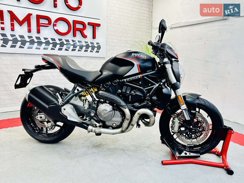 Спортбайк Ducati Monster 821