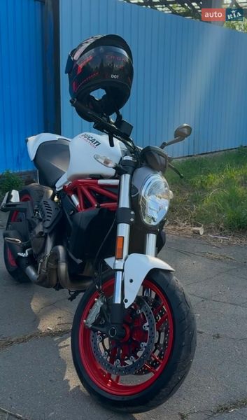 Ducati Monster 821
