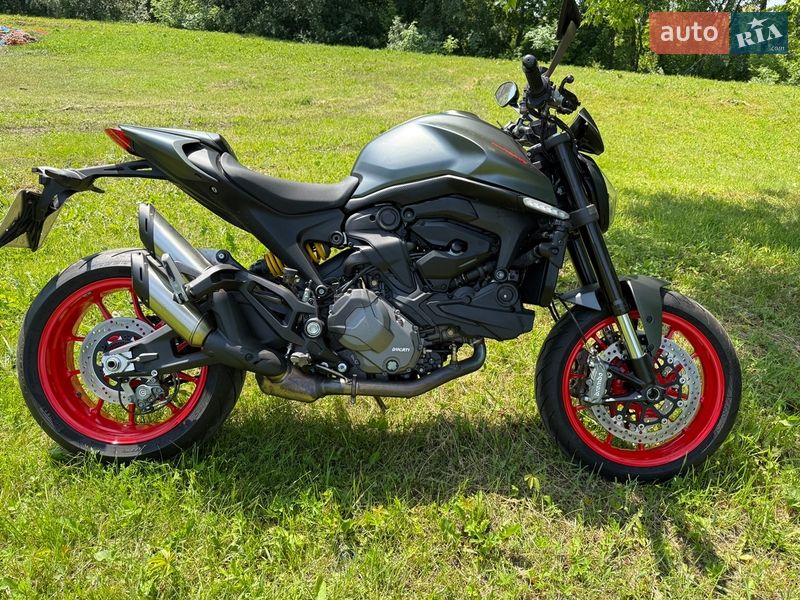 Мото Ducati Monster Plus 937