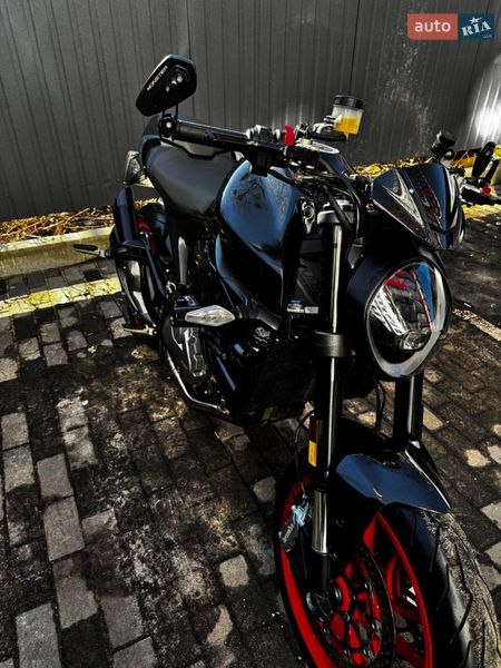 Мотоцикл Спорт-туризм Ducati Monster