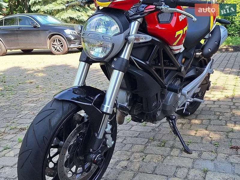 Ducati Monster 2011