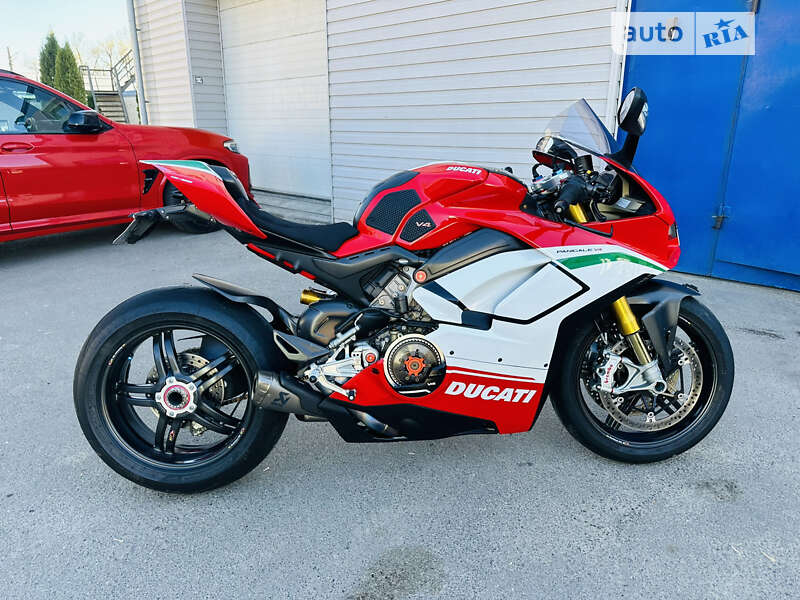Спортбайк Ducati Panigale V4S