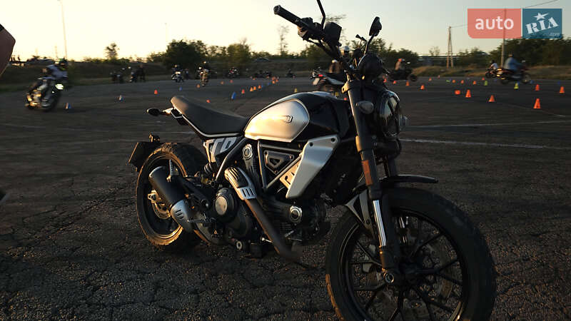 Мотоцикл Классик Ducati Scrambler