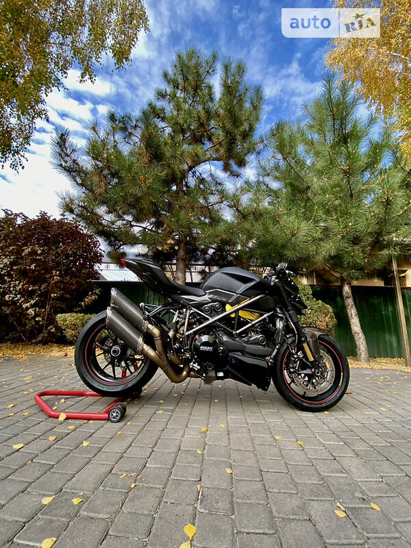 Мотоцикл Без обтекателей (Naked bike) Ducati Streetfighter