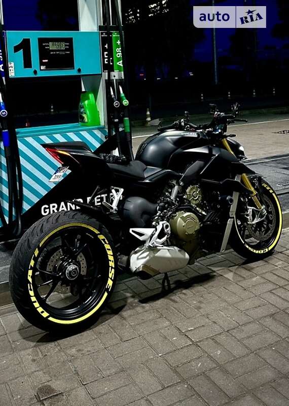 Спортбайк Ducati Streetfighter