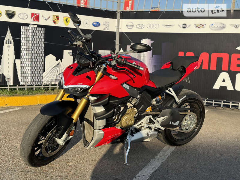 Спортбайк Ducati Streetfighter