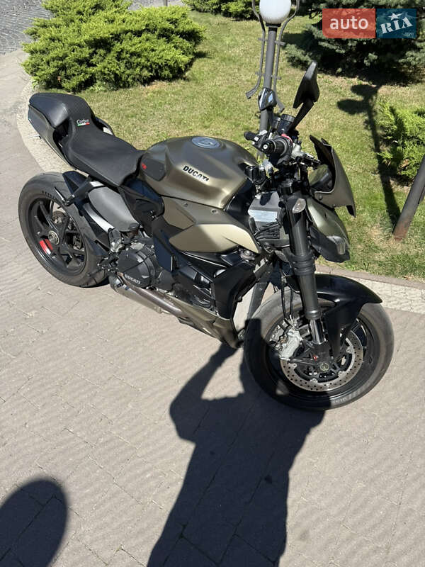 Спортбайк Ducati Streetfighter