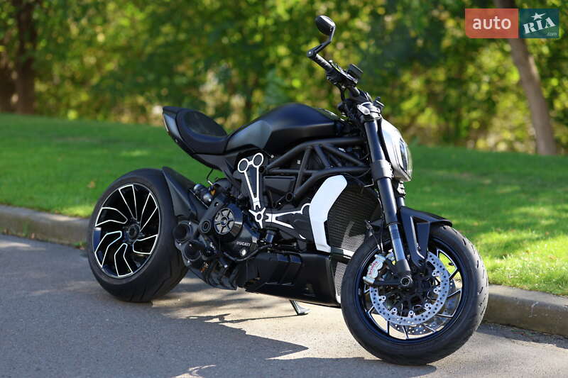Мотоцикл Круізер Ducati XDiavel