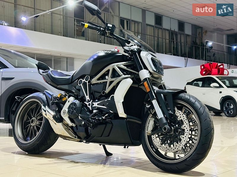 Мотоцикл Круізер Ducati XDiavel