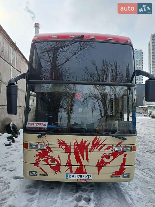 Туристичний / Міжміський автобус EOS 200