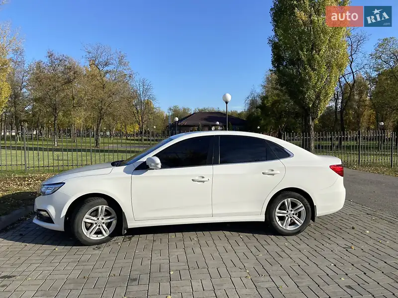 FAW B30