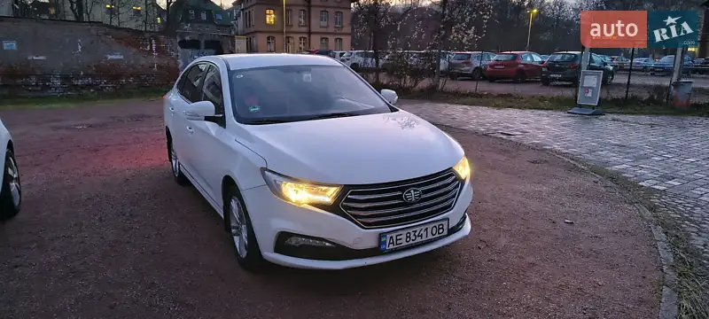 FAW B30
