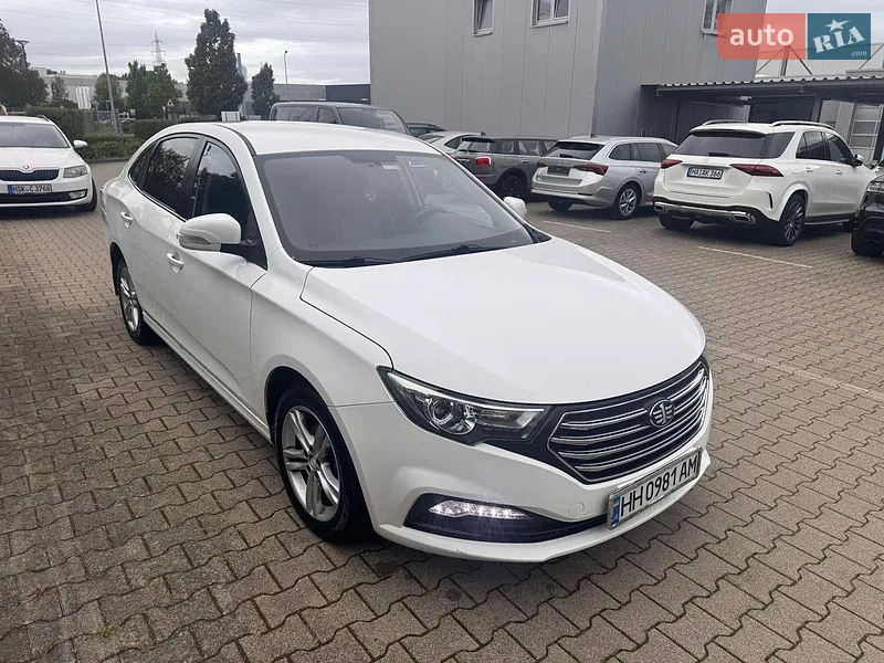 FAW B30