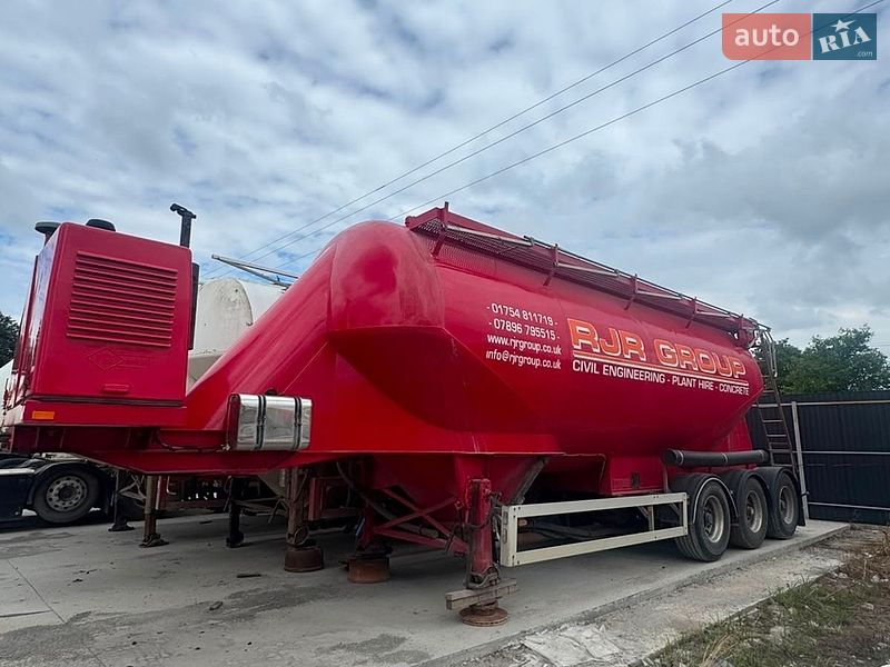 Цистерна Feldbinder EUT 2008 в Бучачі