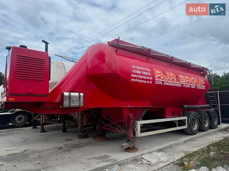 Цистерна Feldbinder EUT 2008 в Бучачі
