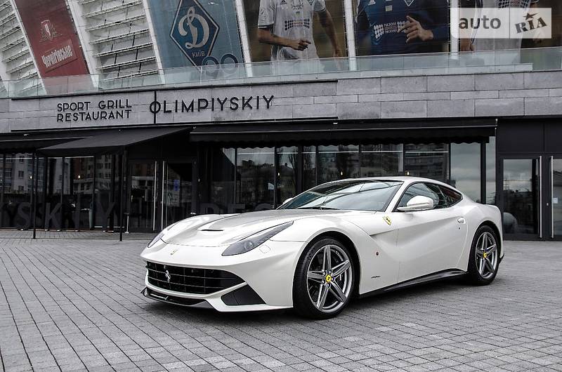 Ferrari F12 2013 года