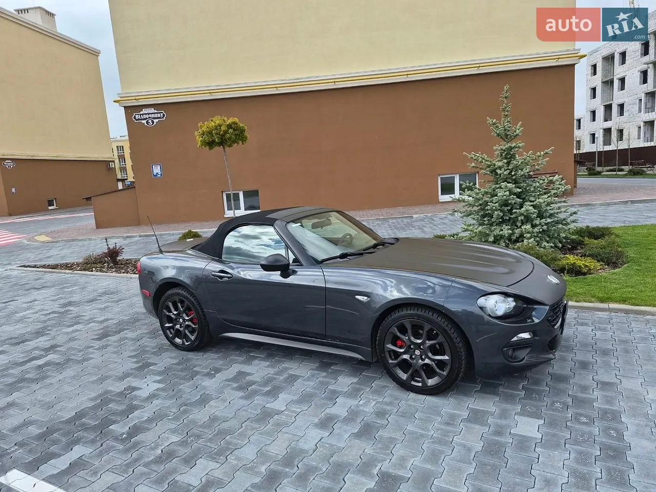 2016 Fiat 124 Spider - мініатюра 2