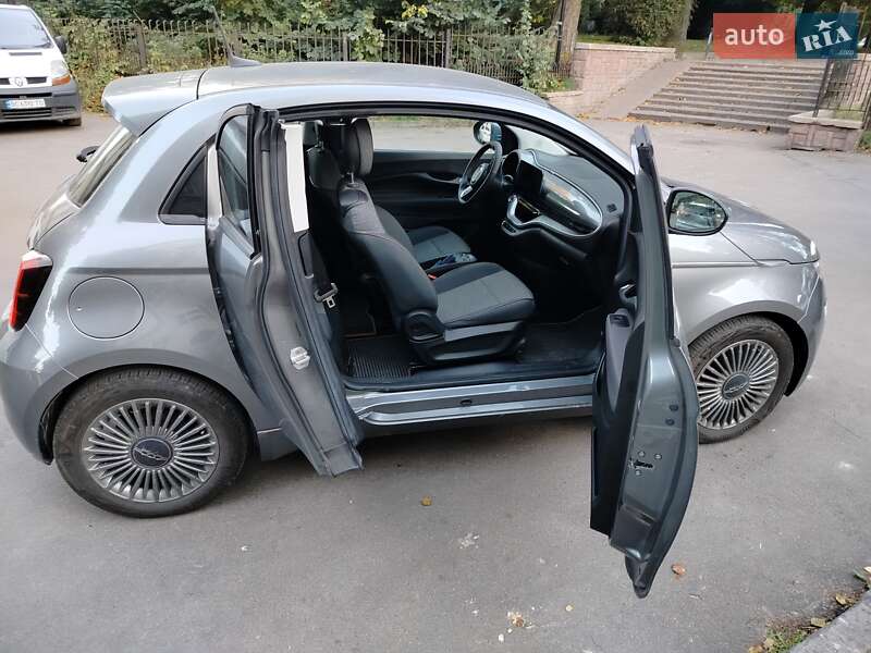 Универсал Fiat 500e