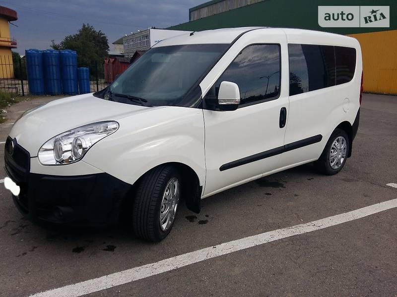 Fiat Doblo пасс. 2010 года