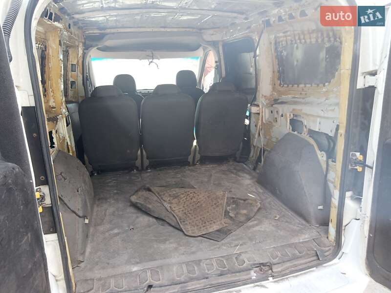 Мінівен Fiat Doblo
